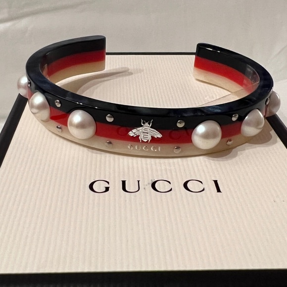 GUCCI Sylvie Web BRACELET Vintage PEARL Stud BEE Logo Italy L - Picture 1 of 4